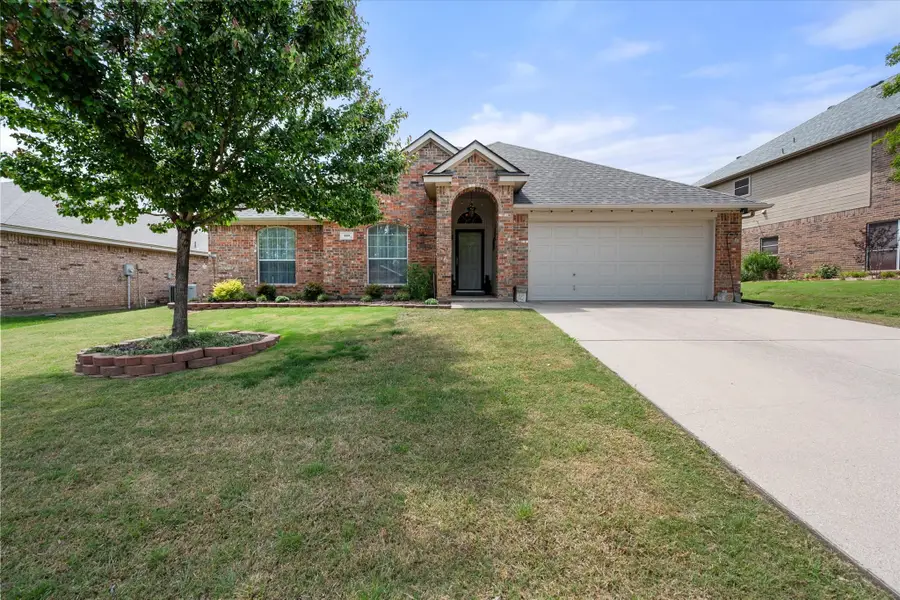 909 Mesquite Drive, Burleson, TX 76028 - #2