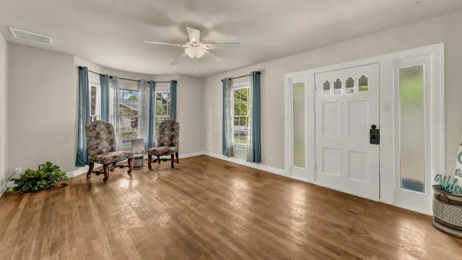 1715 N Oak Avenue, Mineral Wells, TX 76067 - #3