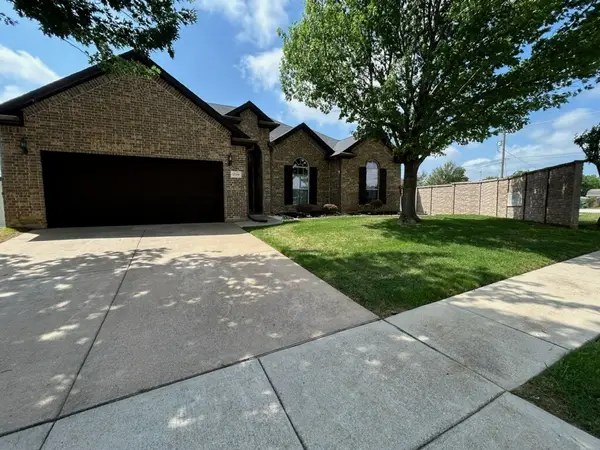 1500 Park Crest Drive, Crowley, TX 76036