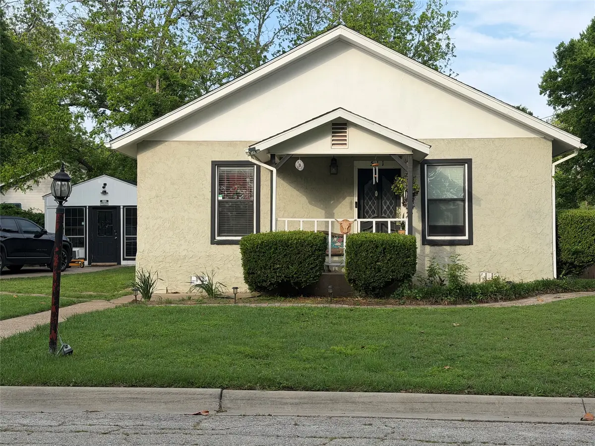 511 N Wood Street, Cleburne, TX 76033 - #1