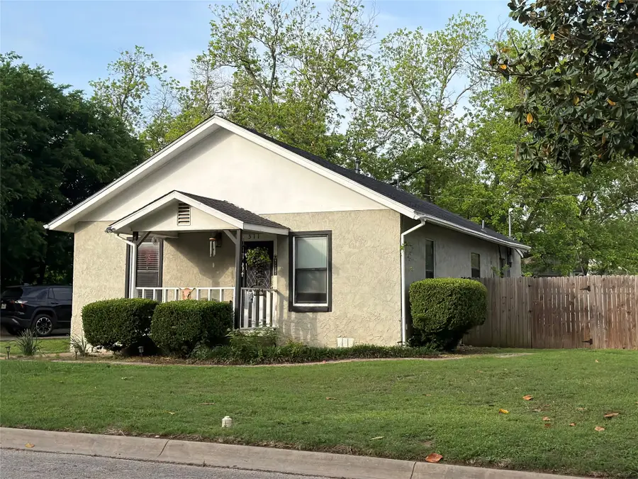 511 N Wood Street, Cleburne, TX 76033 - #3