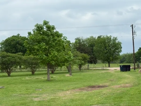 4913 N Fm 1752, Savoy, TX 75479