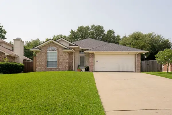 1825 Yorkshire Street, Fort Worth, TX 76134