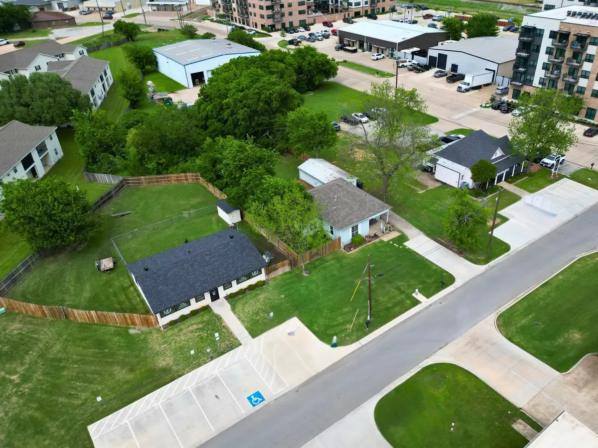 132 W King Street, Burleson, TX 76028 - #1