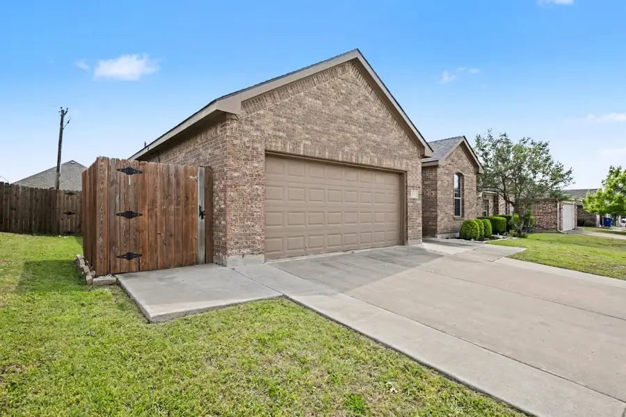 303 Stonegate Boulevard, Alvarado, TX 76009 - #3