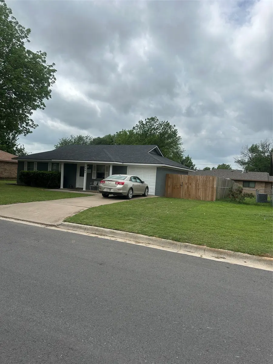 1201 N Taylor Street, Gainesville, TX 76240 - #2