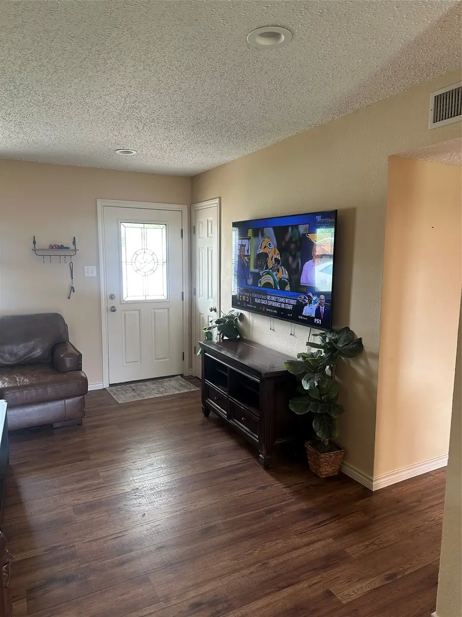 1201 N Taylor Street, Gainesville, TX 76240 - #3