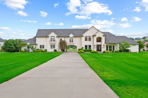 1300 E Scandinavian Court, Granbury, TX 76048
