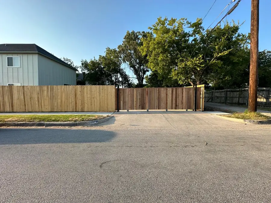 2945 Gordon Avenue, Fort Worth, TX 76110 - #3