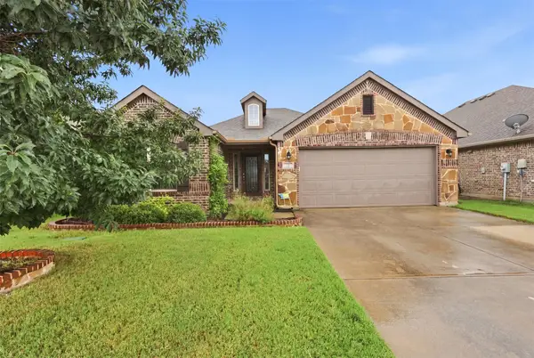 4720 Lazy Oaks Street, Fort Worth, TX 76244