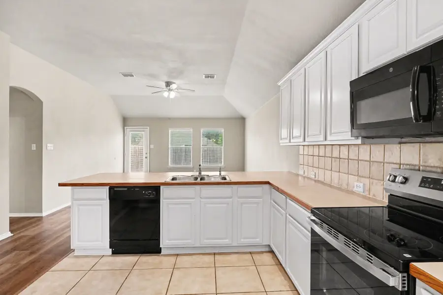 633 Horn Street, Crowley, TX 76036 - #2