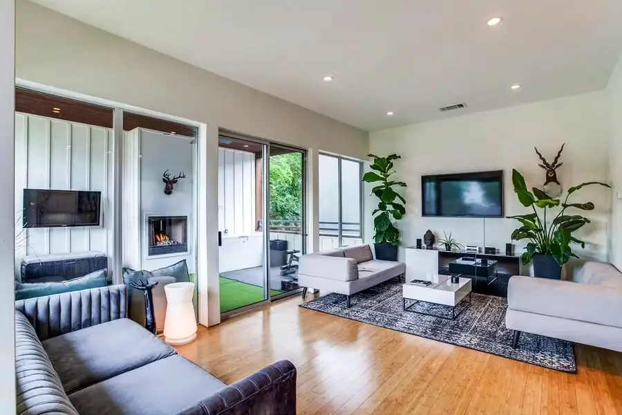 4401 Roseland Avenue #B, Dallas, TX 75204 - #2