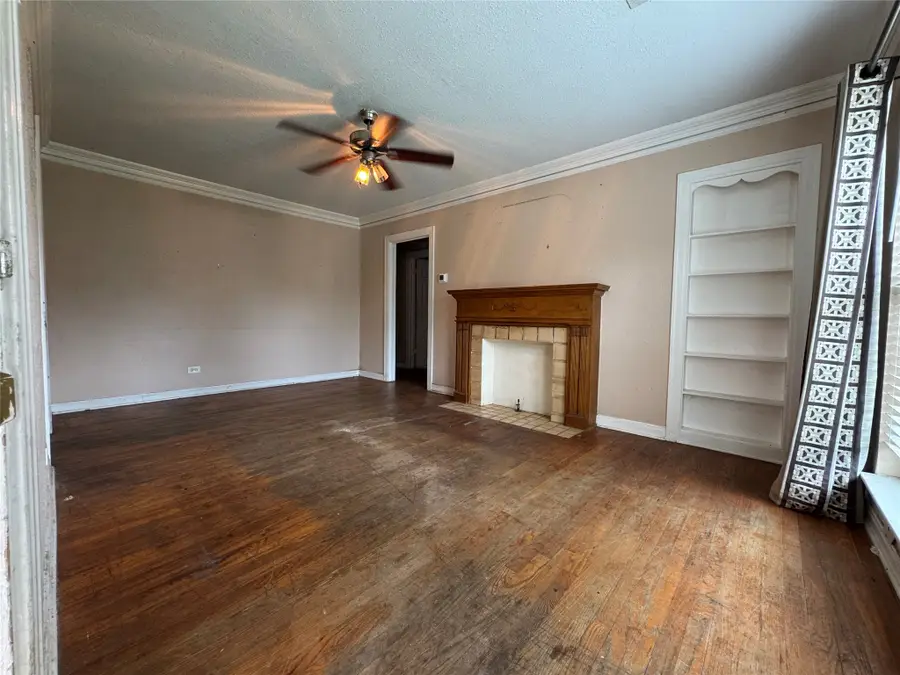 918 N Barnett Avenue, Dallas, TX 75211 - #2