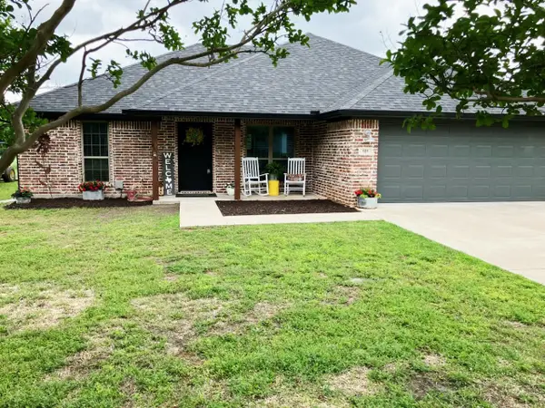 101 E Whitewright Road, Savoy, TX 75479