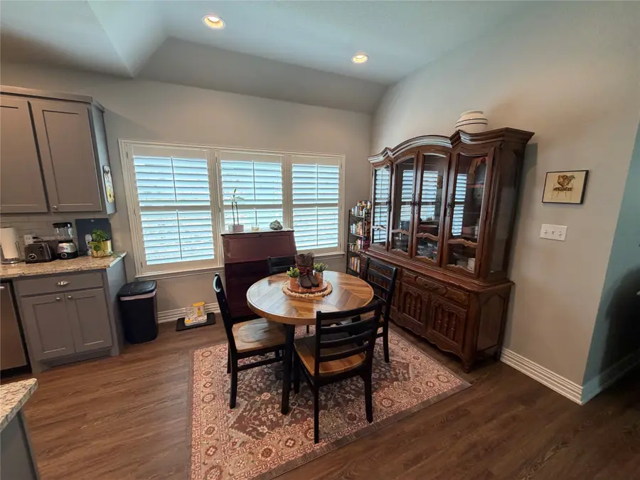 102 N Mckown Avenue N, Sherman, TX 75092 - #3