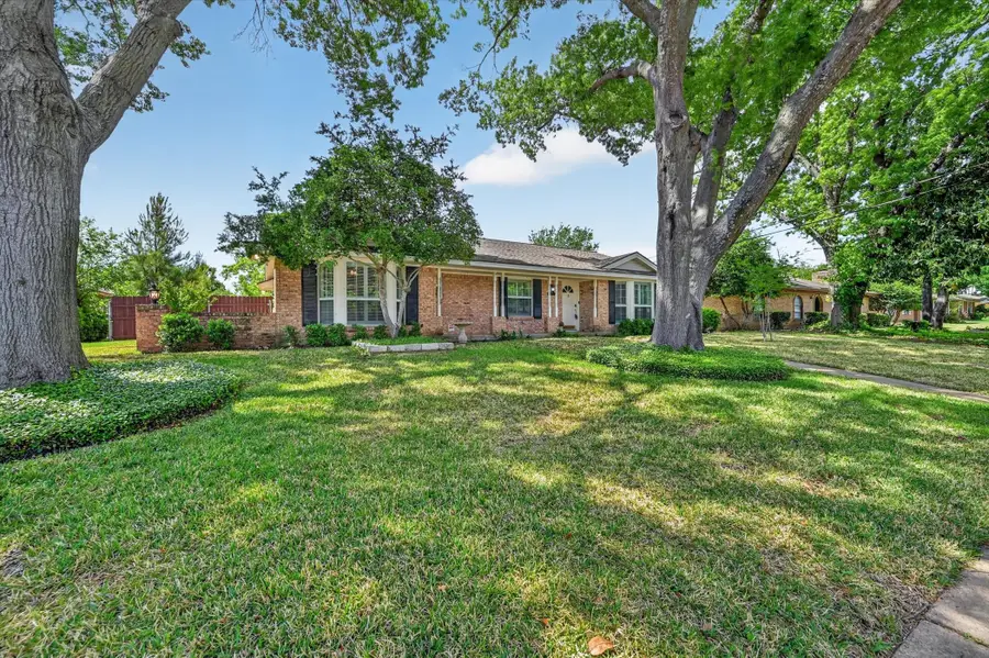 2105 Meadow Lane, Grand Prairie, TX 75050 - #3