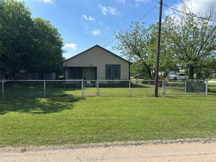 109 Harrison Avenue, Newcastle, TX 76372 - #2