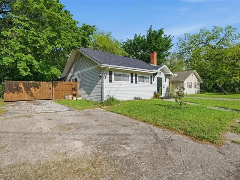 723 S Dixon Street, Gainesville, TX 76240 - #2