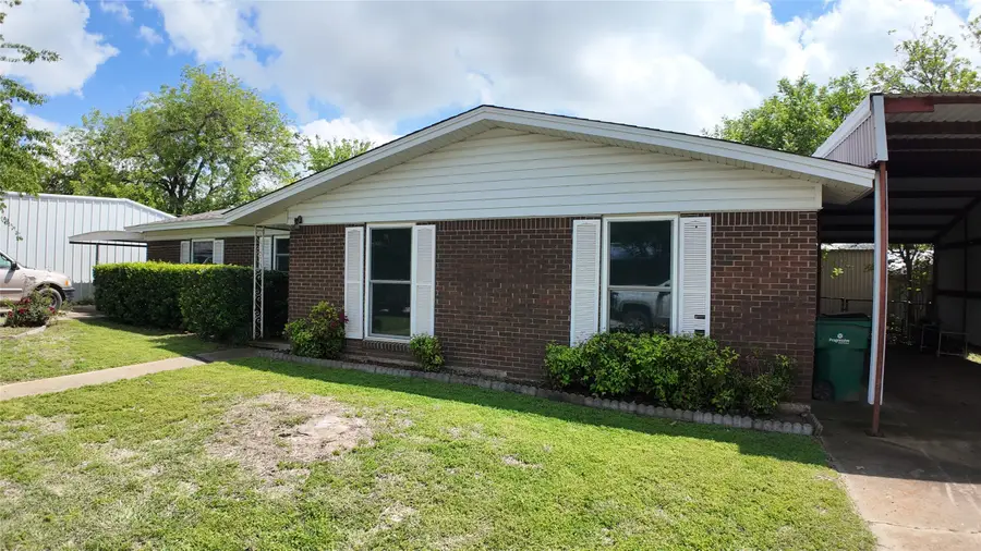 1807 W. Proctor Dr., Goldthwaite, TX 76844 - #2