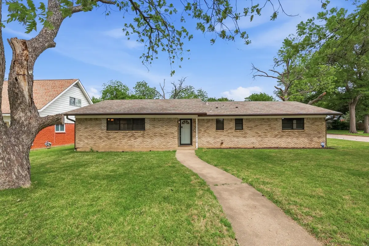 713 Waggoner Drive, Arlington, TX 76013 - #1