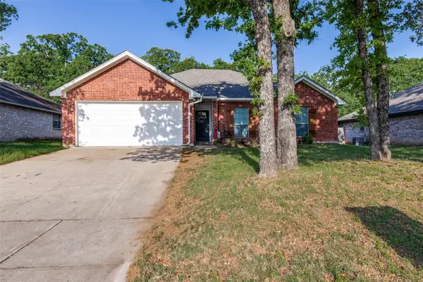 741 Oak Park Drive, Azle, TX 76020