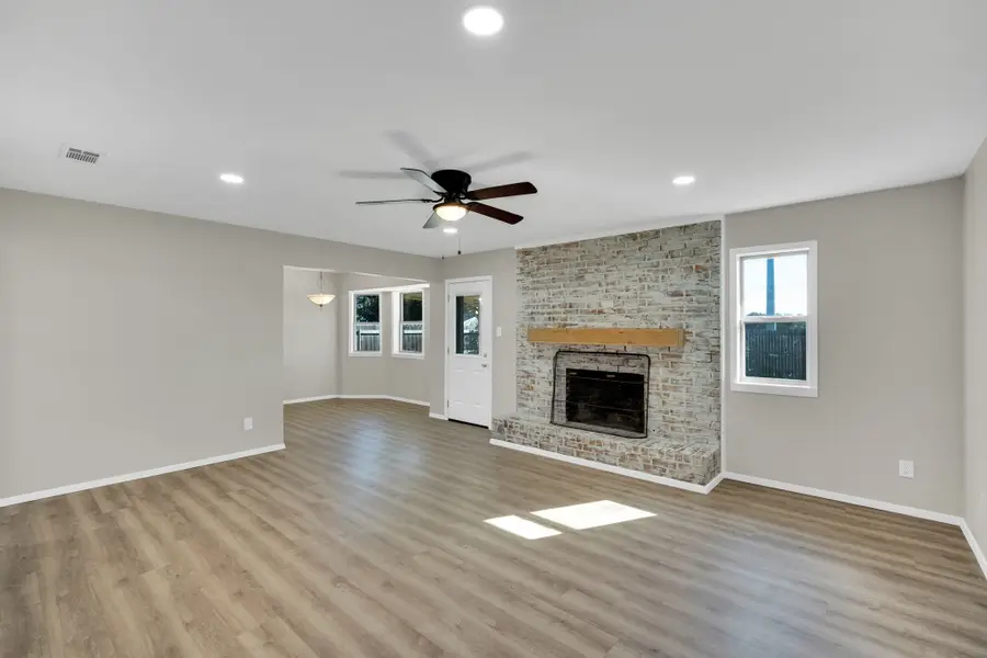 221 N Edgefield Road, Waxahachie, TX 75165 - #3