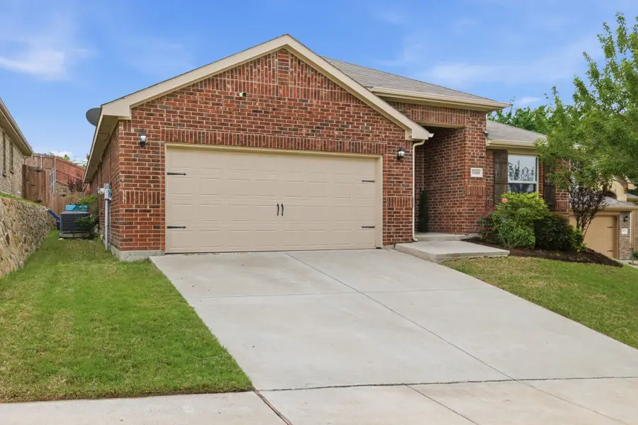 10809 Valor Trail, Fort Worth, TX 76108 - #2
