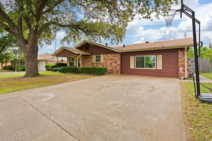 1212 Lynnwood Drive, Cleburne, TX 76033 - #2