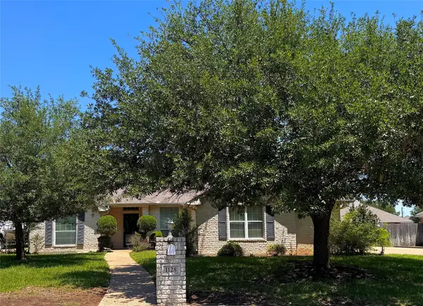 1128 Heatherwood, Hewitt, TX 76643