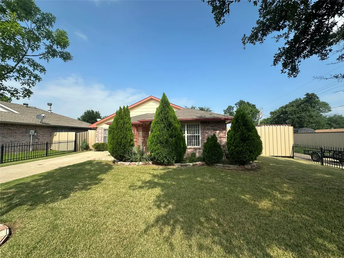 916 Algonquin Drive, Dallas, TX 75217 - #1