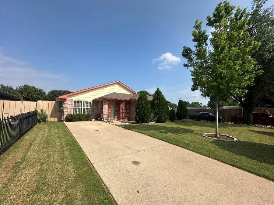 916 Algonquin Drive, Dallas, TX 75217 - #2