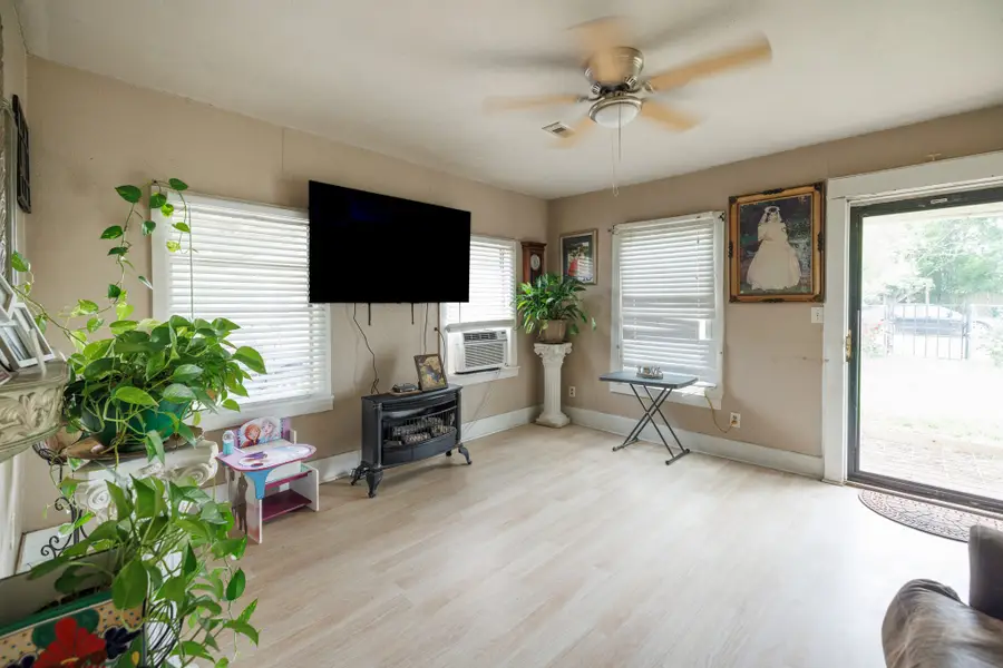 308 W 5th Street, Coleman, TX 76834 - #2