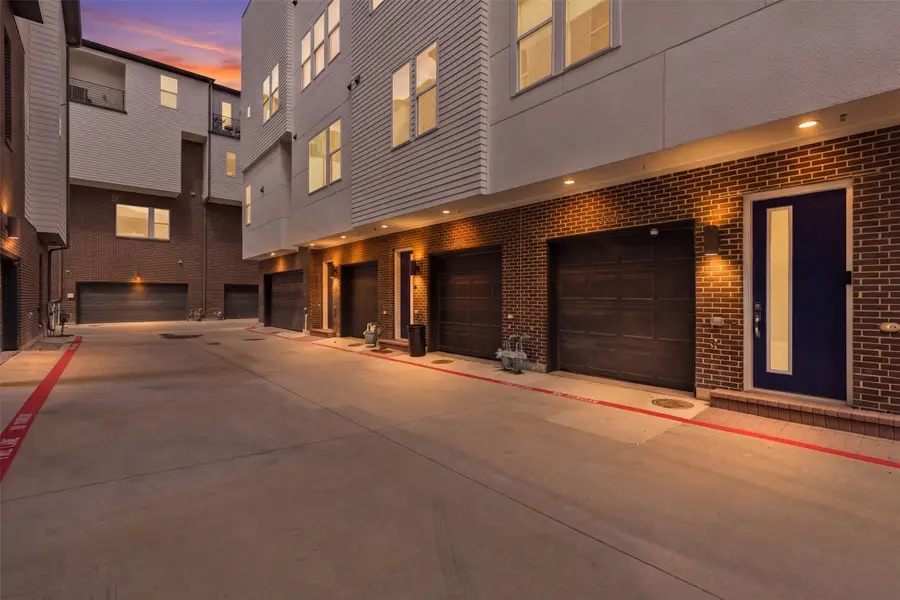 381 E Greenbriar Lane #1002, Dallas, TX 75203 - #2