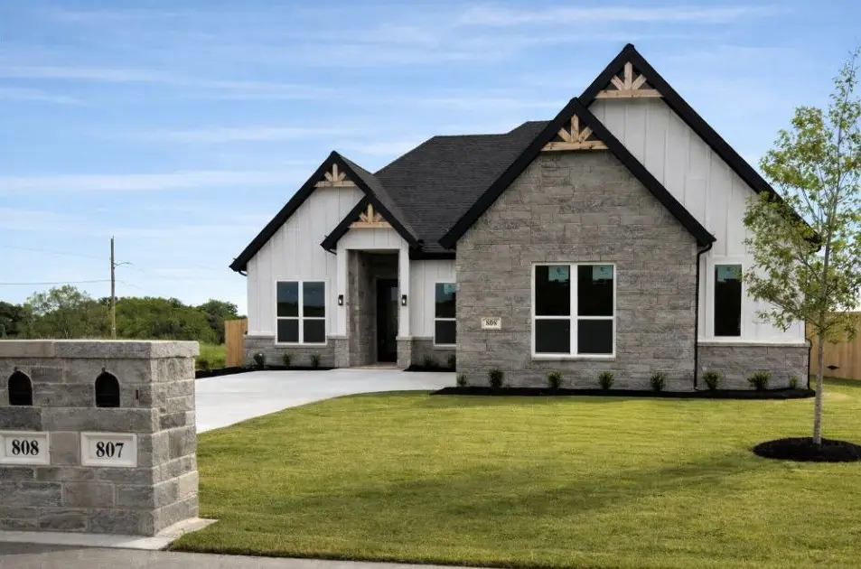 808 N Avenue E, Springtown, TX 76082 - #1