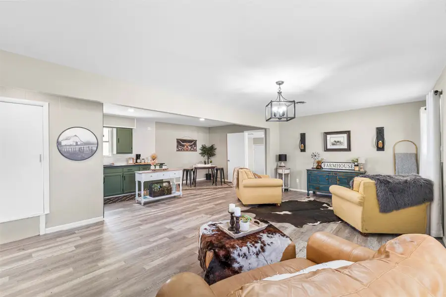 105 W College Street, Blooming Grove, TX 76626 - #3