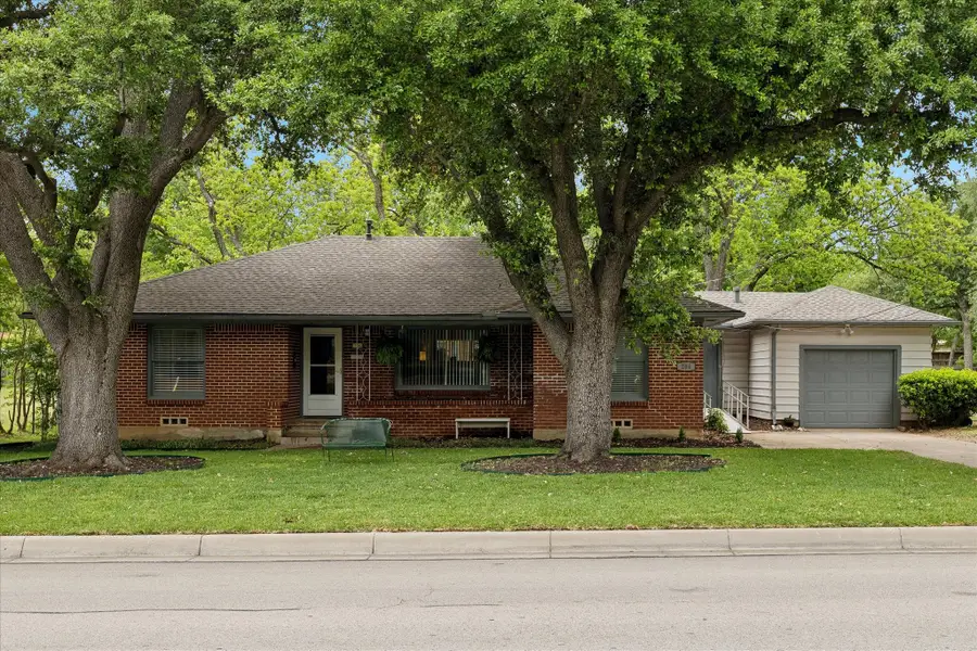 206 S Davis Drive, Arlington, TX 76013 - #2