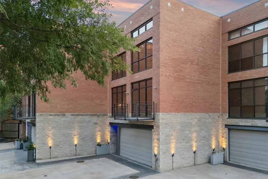 2911 Magnolia Hill Court, Dallas, TX 75201 - #2