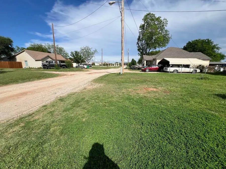 229 W Pine Street, Jacksboro, TX 76458 - #2
