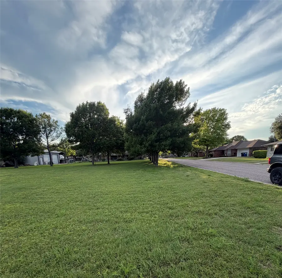 108 Bezner, Lindsay, TX 76250 - #3