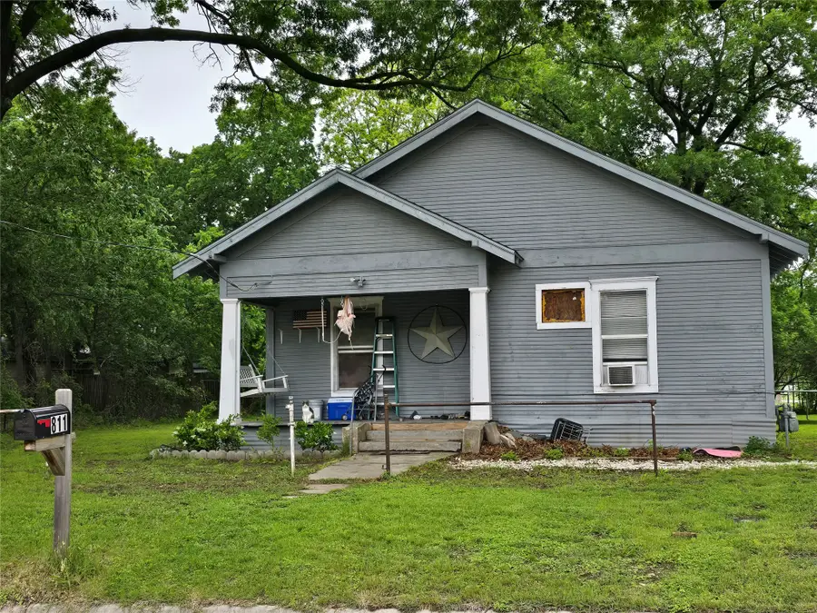 811 Mill Street, Gainesville, TX 76240 - #2