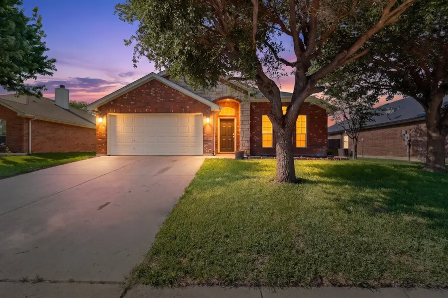 612 Mooney Drive, Saginaw, TX 76179 - #3