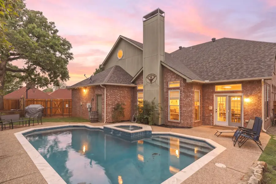 7612 Oak Knoll Drive, North Richland Hills, TX 76182 - #2