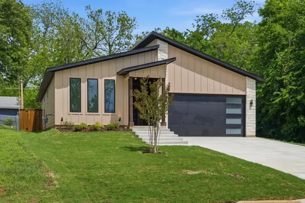 521 W Walker Street, Denison, TX 75020