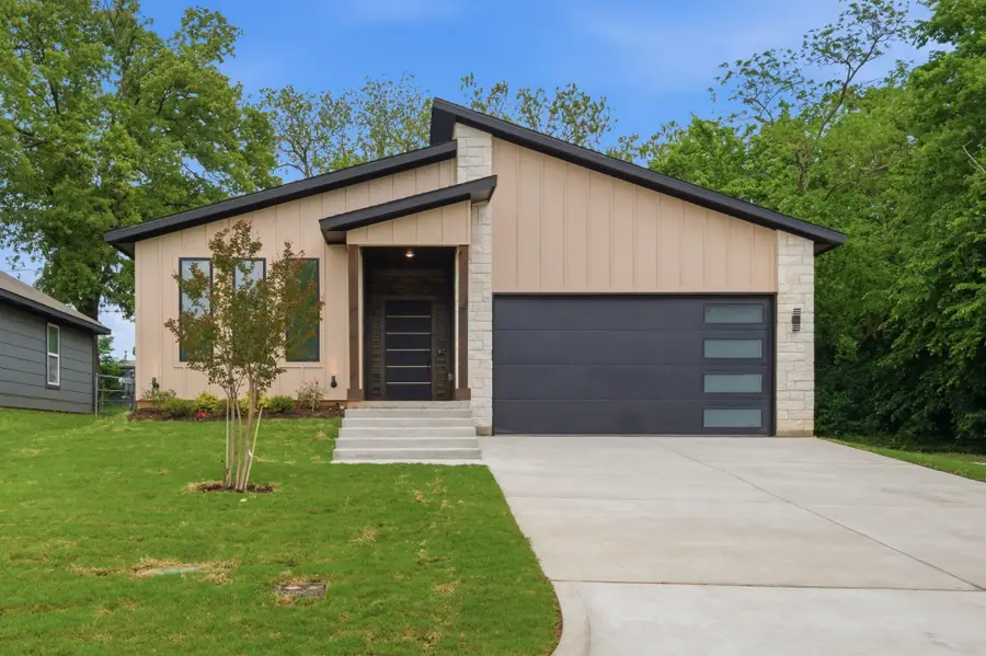 521 W Walker Street, Denison, TX 75020 - #3