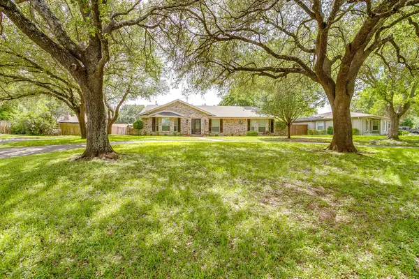 802 Shady Creek Drive, Cleburne, TX 76033