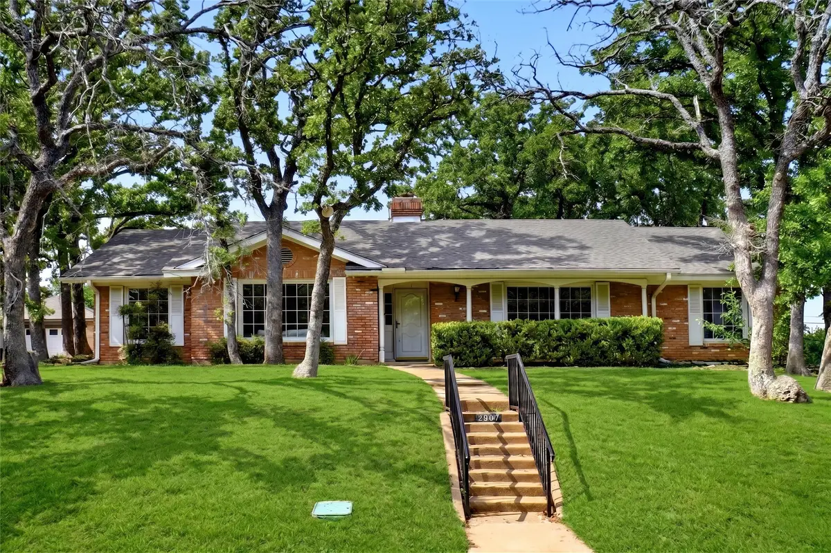 2907 Lakeshore Court, Arlington, TX 76013 - #1