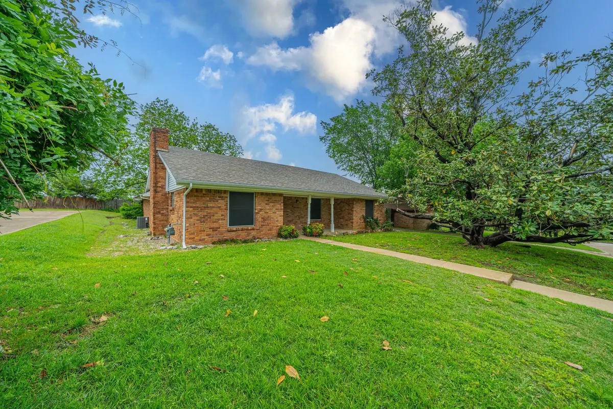 806 E Coral Way, Grand Prairie, TX 75051 - #1