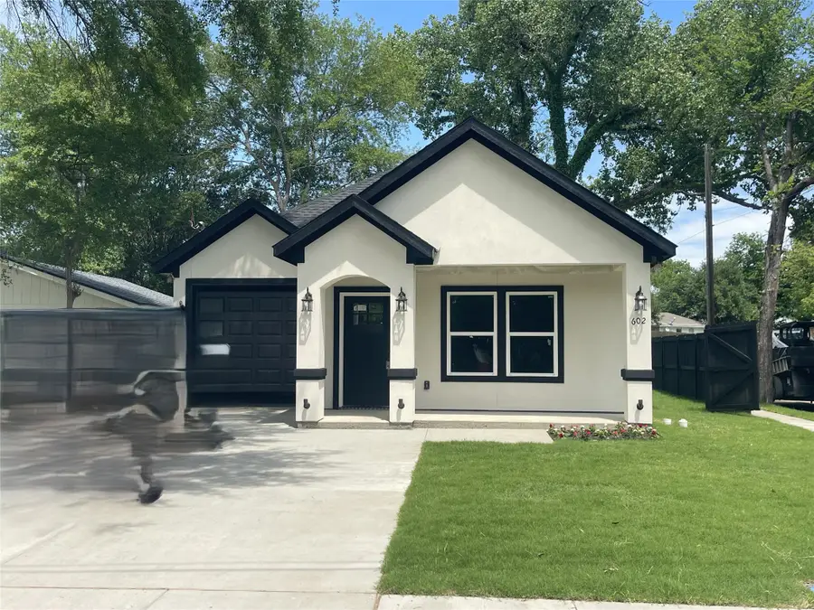 602 W Newton Street, Terrell, TX 75160 - #2