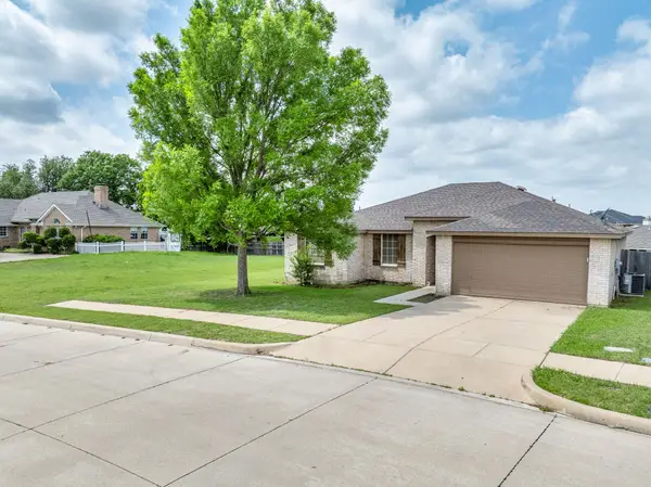 1325 Downwood Drive, Burleson, TX 76028