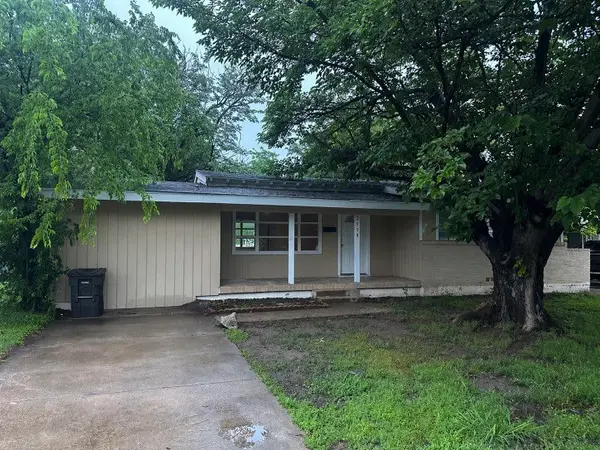 2908 Binyon Street, Fort Worth, TX 76133
